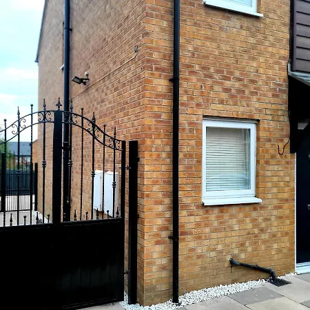 Luxurious 2 Bed House Apartment *