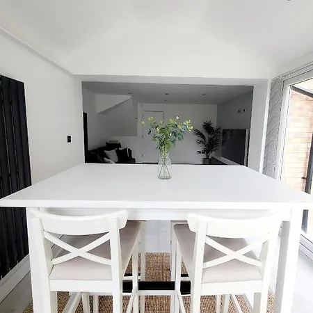Luxurious 2 Bed House *
