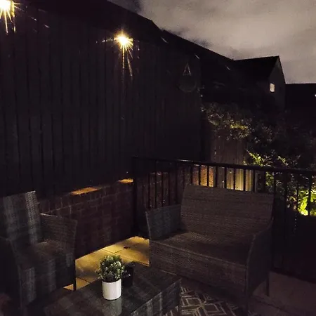 Luxurious 2 Bed House Apartment *